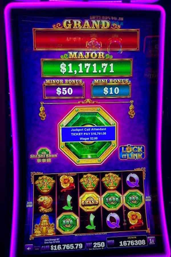 Lucky winner receives $16,761.08 playing Lock it Link game at Newport Racing & Gaming